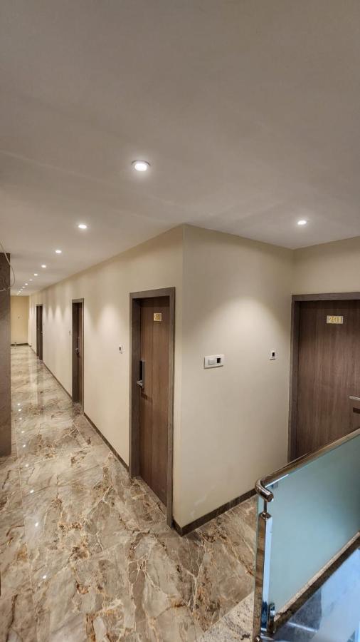Peace International Hotel Mumbai  Buitenkant foto